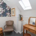 Holiday home A Stones Throw