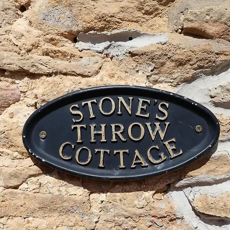 Holiday home A Stones Throw